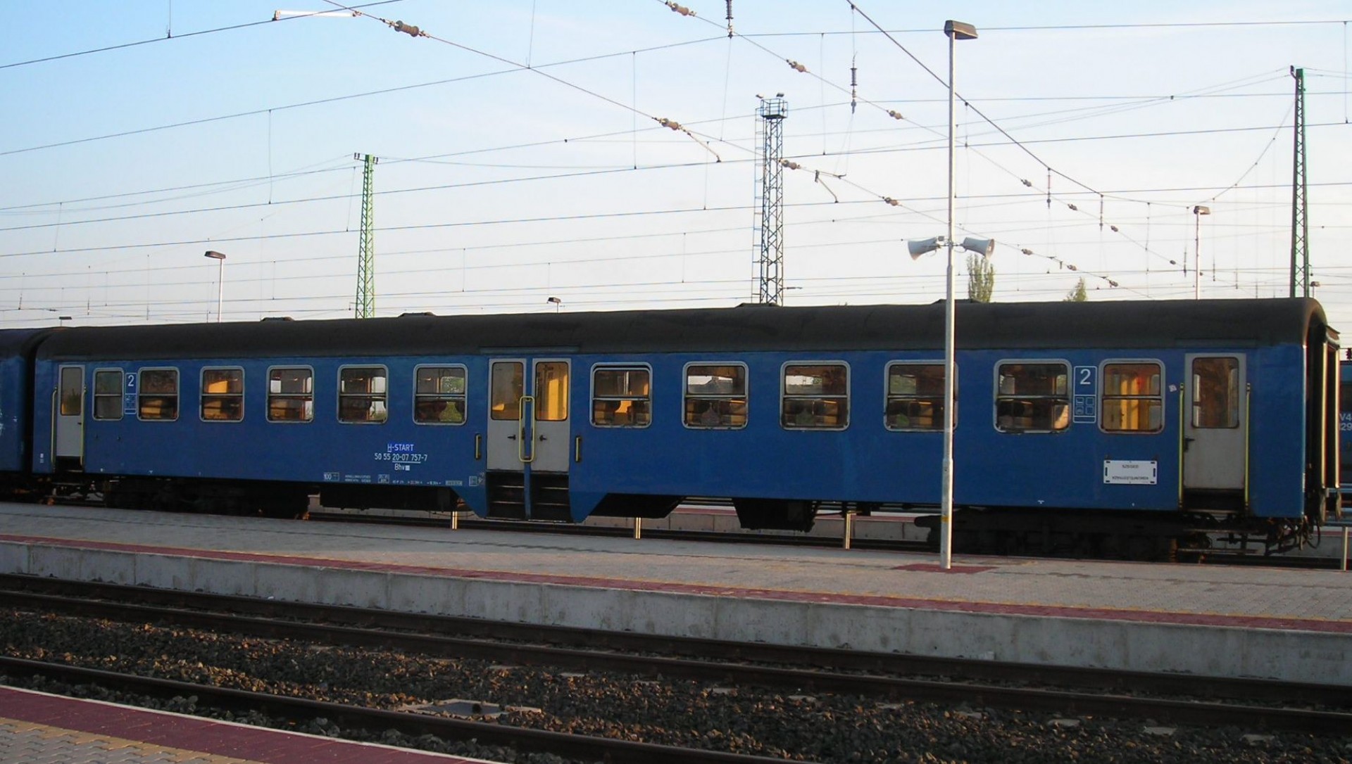 Elgázolt egy embert a vonat Debrecenben